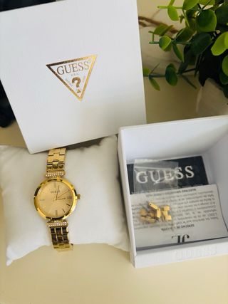 Reloj Guess Dorado con Cristales