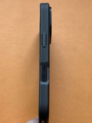 Funda iPhone 16 Pro Cyrill Marrón