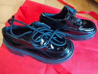 Zapatos negros charol