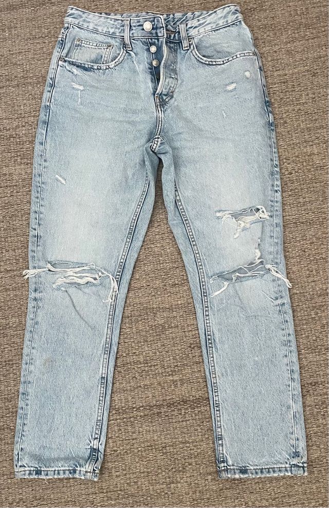 Pantalón vaquero desgastado