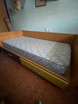 Cama individual infantil con cajones y ruedas
