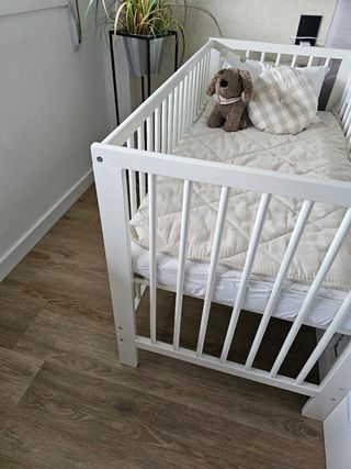Cuna y colchón