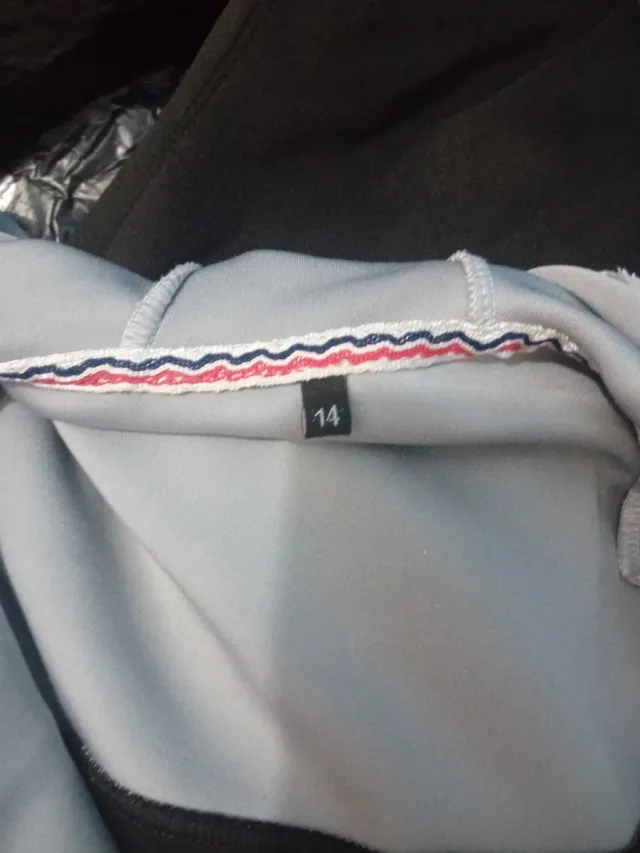 Chándal Under Armour gris y negro niño