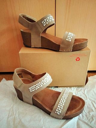 Sandali zeppa color tortora con brillantini