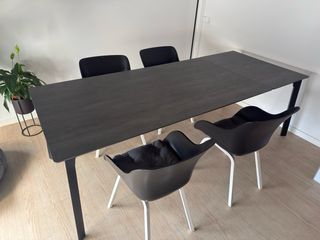 Mesa extensible y 4 Sillas Comedor