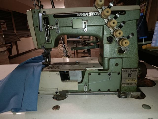 Máquina de coser industrial multiaguja Kansai Spec