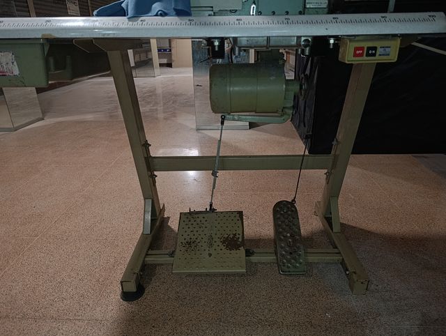 Máquina de coser industrial multiaguja Kansai Spec