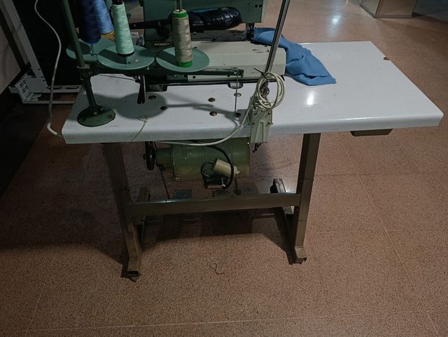 Máquina de coser industrial multiaguja Kansai Spec