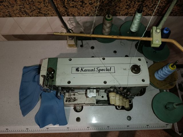 Máquina de coser industrial multiaguja Kansai Spec