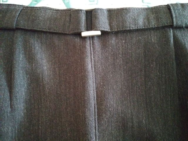 Falda recta gris de entretiempo