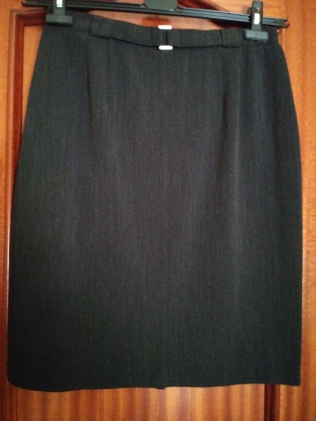 Falda recta gris de entretiempo