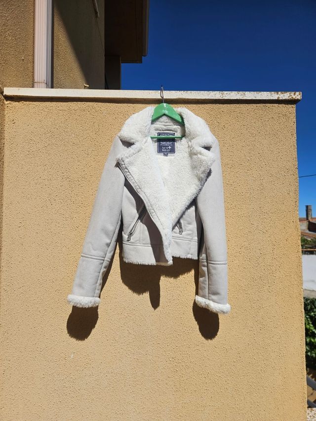 Chaqueta chica blanca