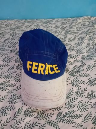 Gorra azul y blanca