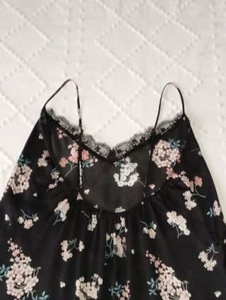 Vestido negro lencero floral