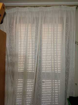 Tenda da arredo bianca con ricami 250x299