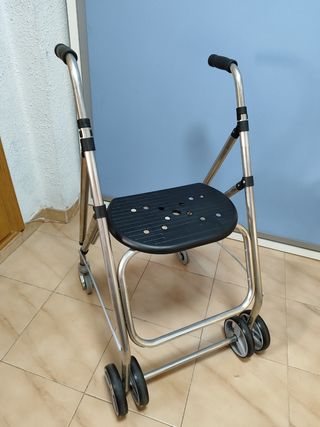 Andador plegable con asiento