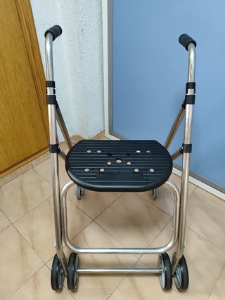 Andador plegable con asiento