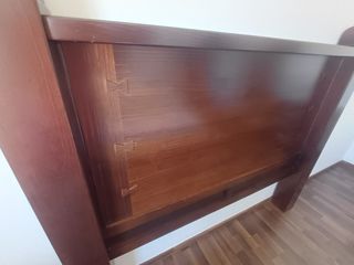 Cabeceros de madera marrones