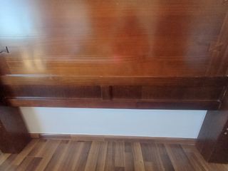 Cabeceros de madera marrones