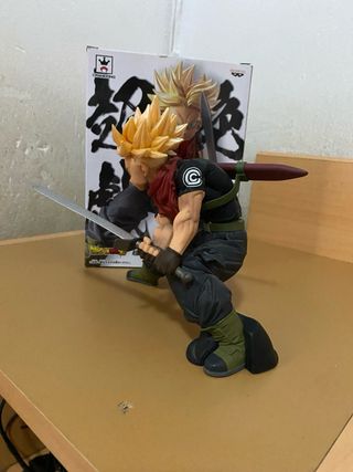 Figura Trunks con Espada