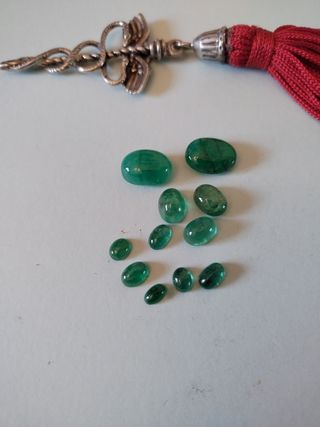 11 pietre di smeraldo cabochon