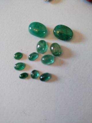11 pietre di smeraldo cabochon