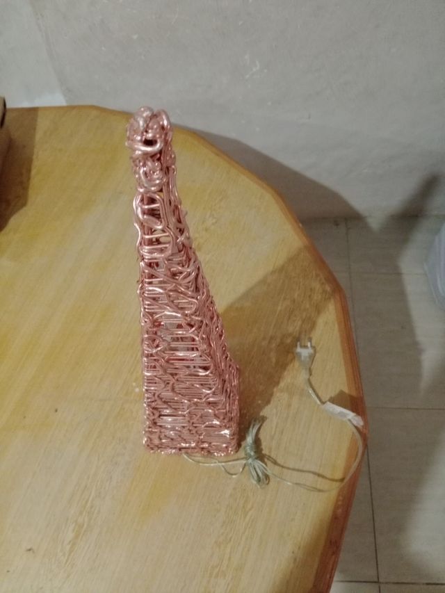 Árbol Decorativo Metálico Dorado