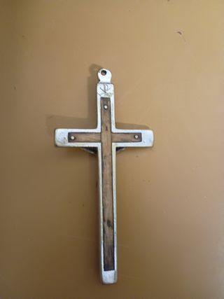 Crucifijos de metal y madera