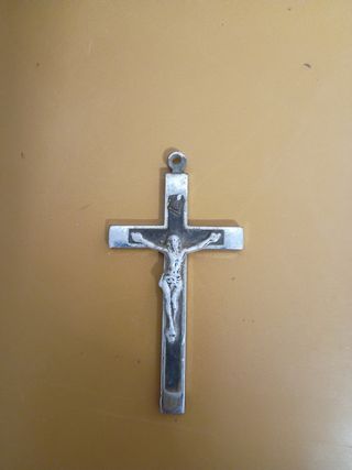 Crucifijos de metal y madera