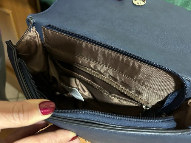 Borsa blu con borchie e perle