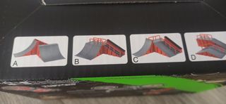 Mini patineta y rampa skate park