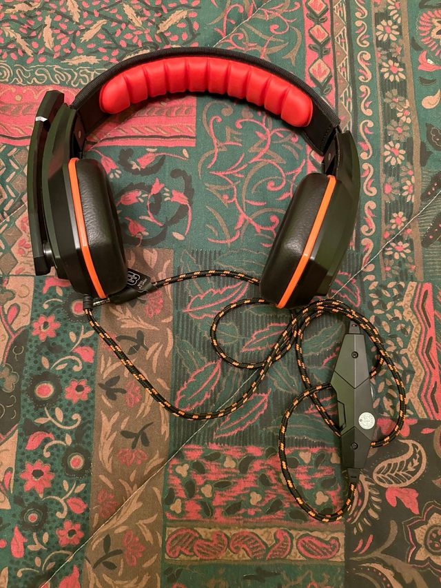 Cascos Gamer Negros y Naranjas