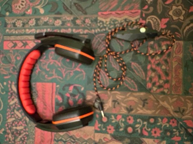 Cascos Gamer Negros y Naranjas