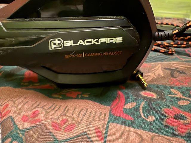 Cascos Gamer Negros y Naranjas