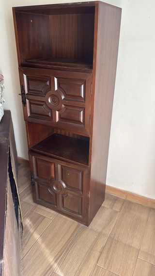 Mueble de madera antiguo