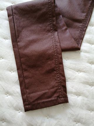 Pantalón marrón Stradivarius Talla 34