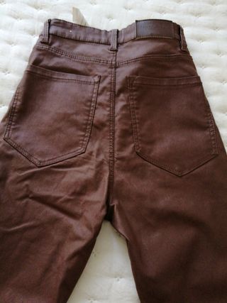 Pantalón marrón Stradivarius Talla 34