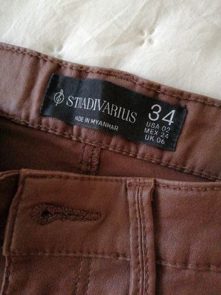 Pantalón marrón Stradivarius Talla 34
