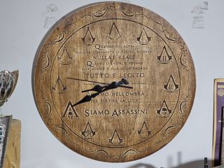 Orologio da parete Assassin's Creed in legno