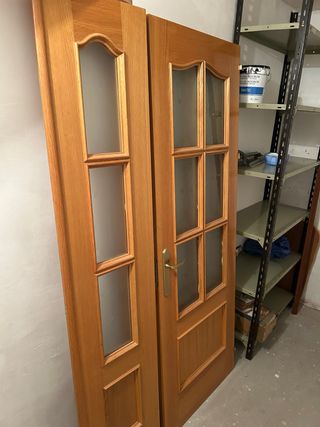 Puertas interiores de madera con cristal