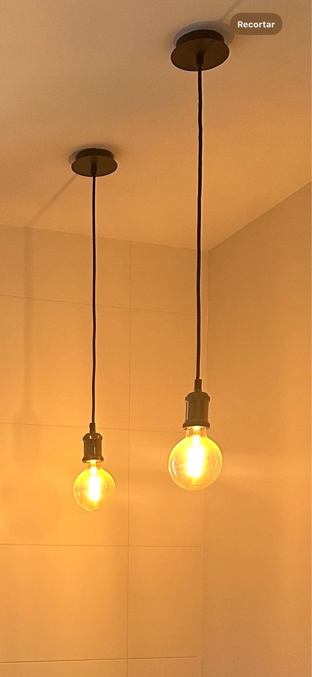 2 Lámparas Colgantes con las 2 Bombillas visibles