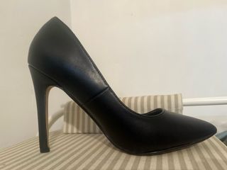 Zapato de salón negro