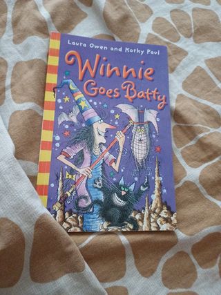 6 Libros,  4 español y 2 inglés., para 8 años +
