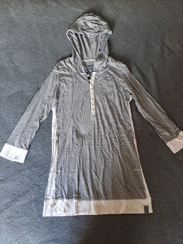 Camisa con capucha M