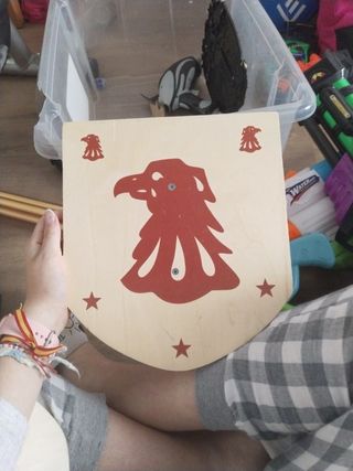 Escudo de madera para niños con águila
