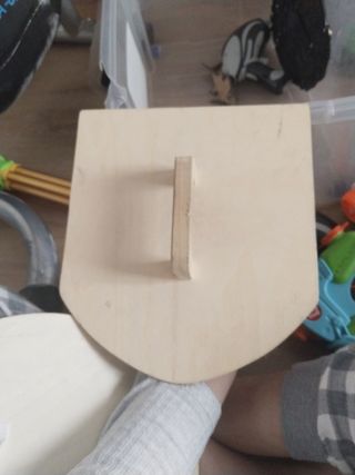 Escudo de madera para niños con águila