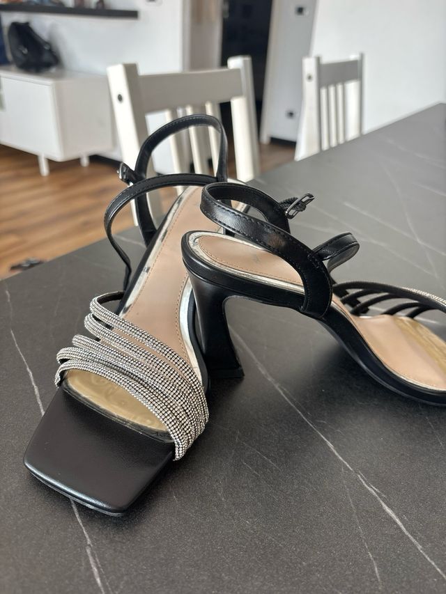 Sandalo nero con glitter