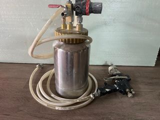 Pistola de imprimación con depósito