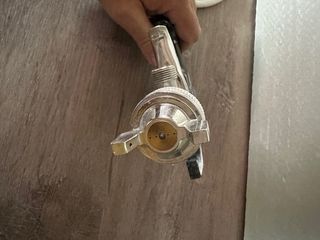 Pistola de imprimación con depósito