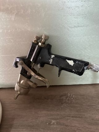 Pistola de imprimación con depósito